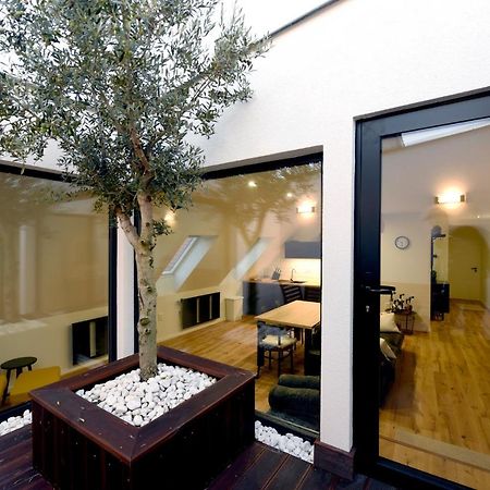 Apartman S Atriom V Historickom Centre Trencin Bagian luar foto