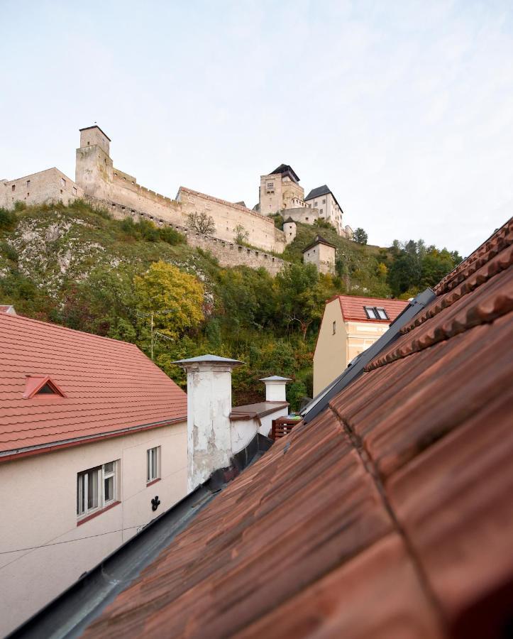 Apartman S Atriom V Historickom Centre Trencin Bagian luar foto